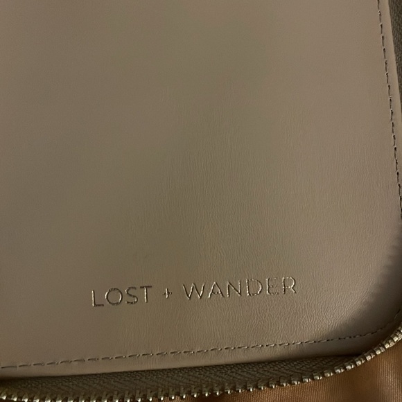 LOST + WANDER Worryfree Passport‎ Wallet NWT with detachable wristband. - Picture 8 of 9